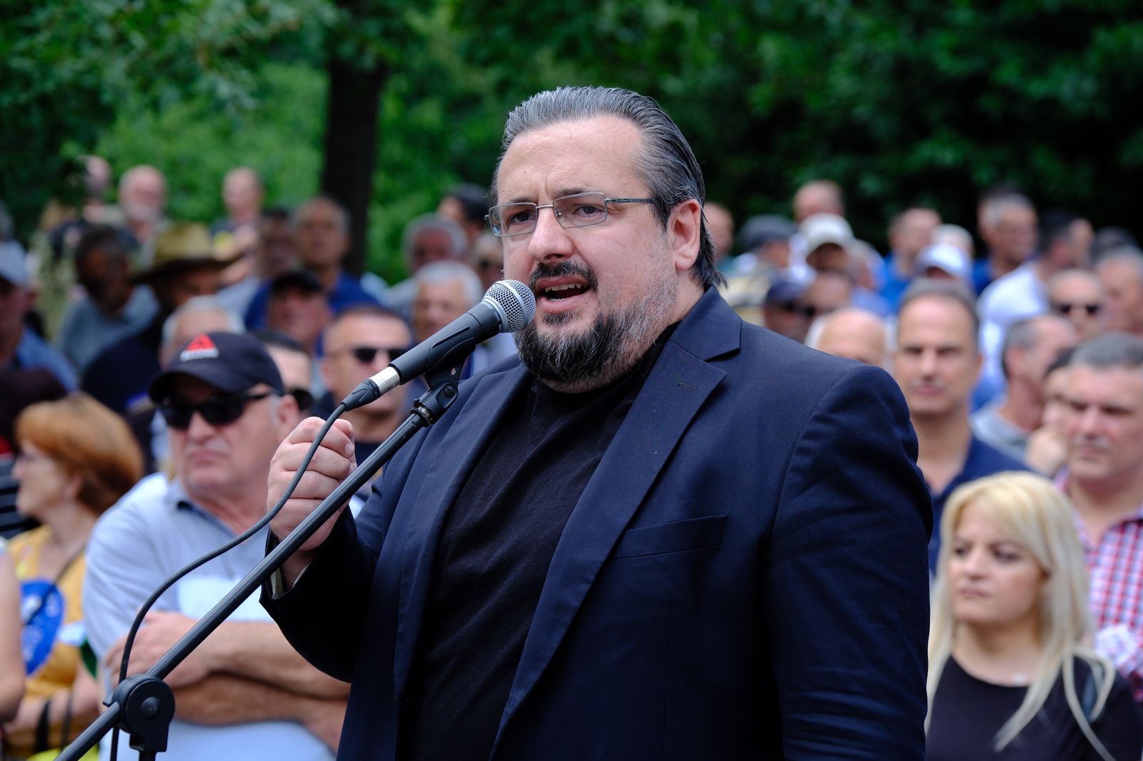 Protesta te bashkia. Qytetarët ekspozojnë aferat korruptive të bashkisë