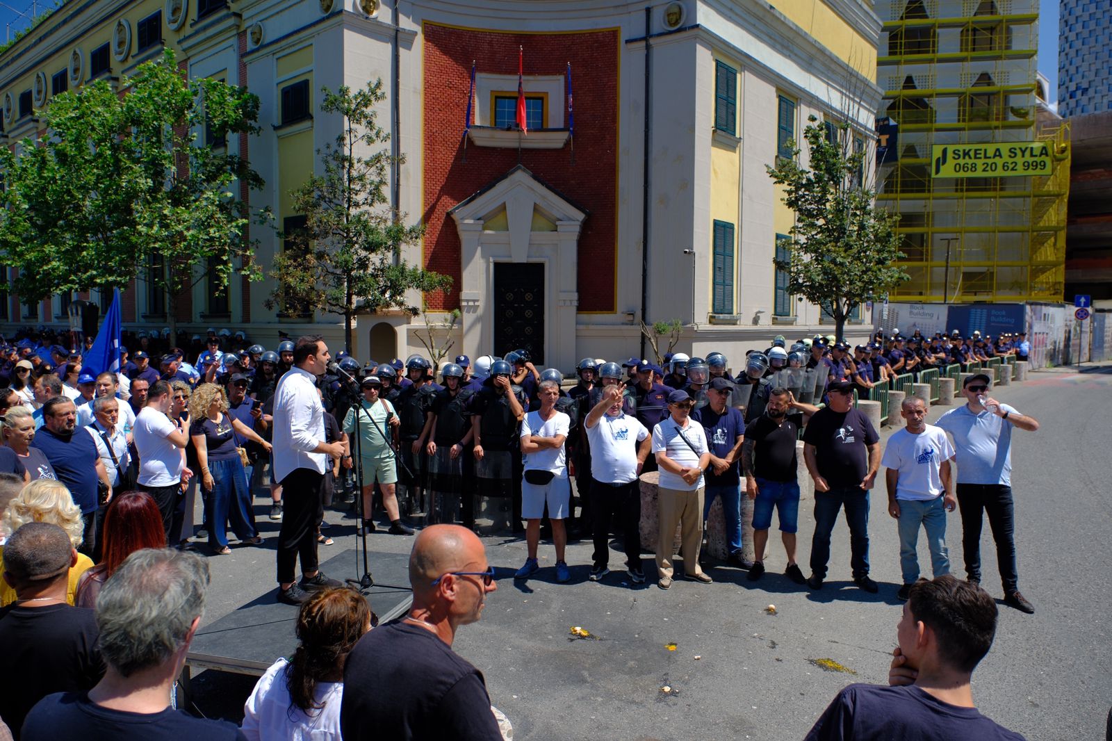 Protesta e 15 te Bashkia e Tiranës: Të ikë Veliaj te kolegët e 5D