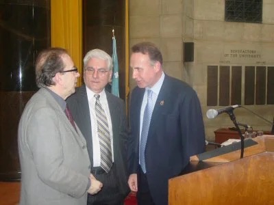 Gazetari nga New York zbulon vizitën enigmatike të Kadaresë në Savër të Lushnjës, 1 javë para arratisjes