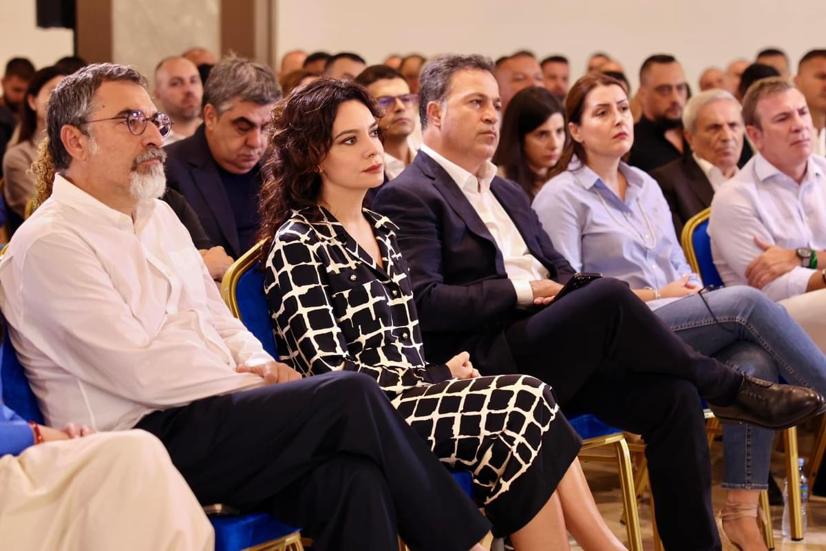 Rama ndan punët në Tiranë mes Manastirliut dhe Spiropalit. Veliaj korrier mes të dyjave