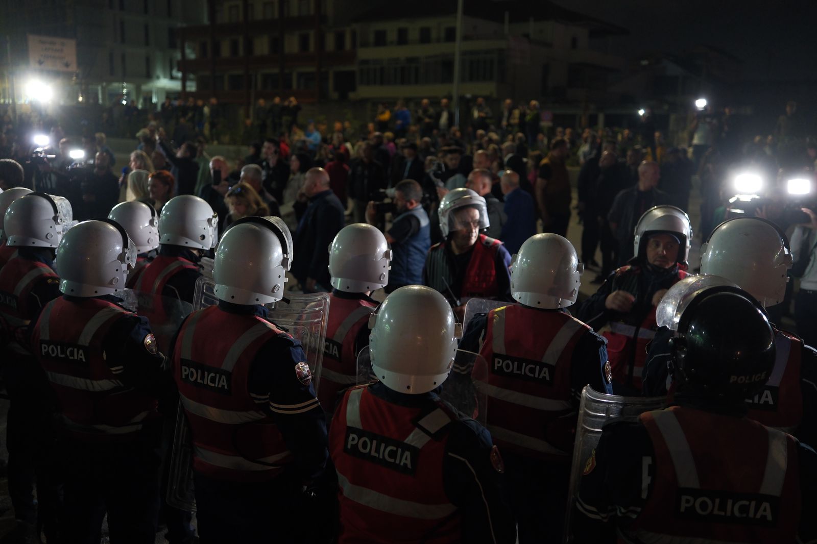 Policia nis provokimin e protestës, tension mes qytetarëve dhe forcave speciale