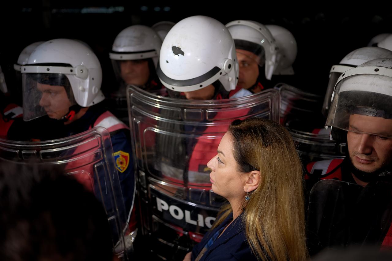 Policia nis provokimin e protestës, tension mes qytetarëve dhe forcave speciale