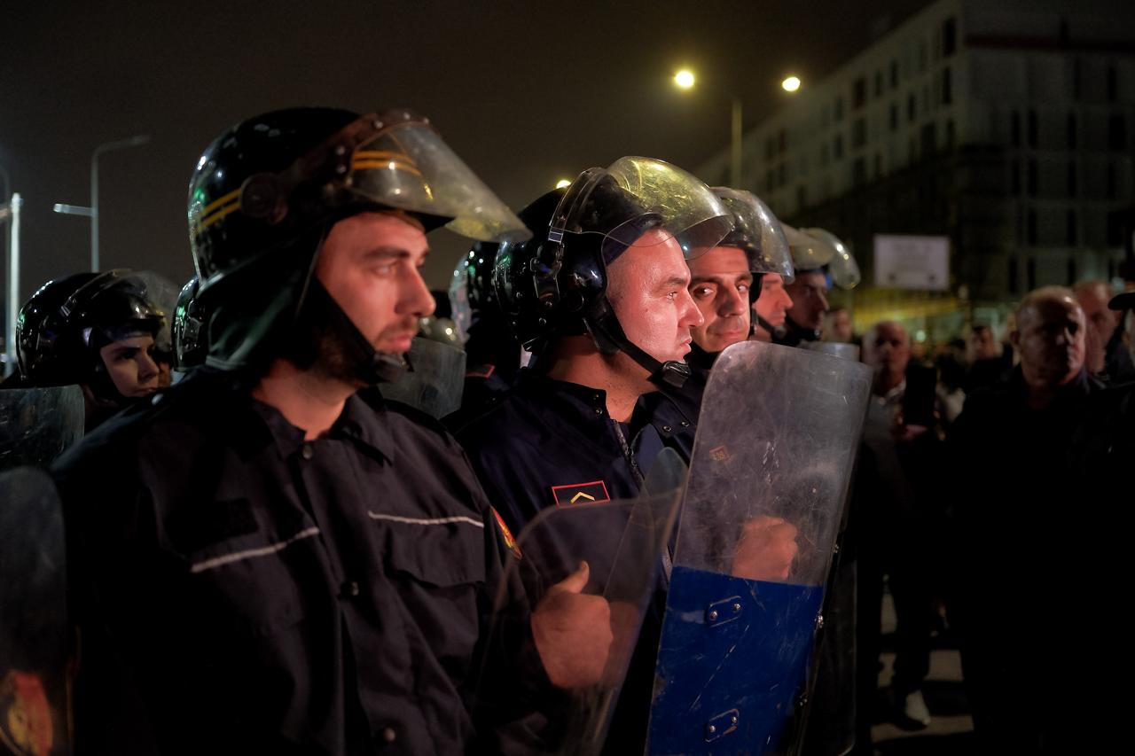 Policia nis provokimin e protestës, tension mes qytetarëve dhe forcave speciale