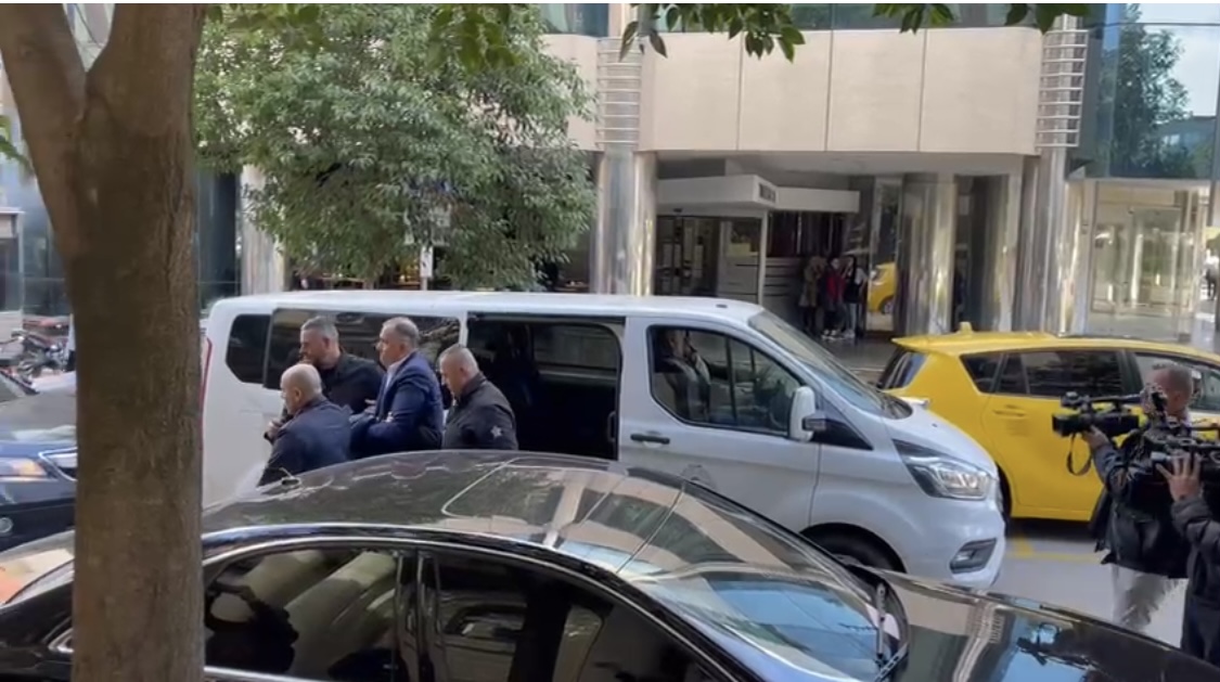 Ish ministri,  Ilir Beqaj me pranga në Kuvend