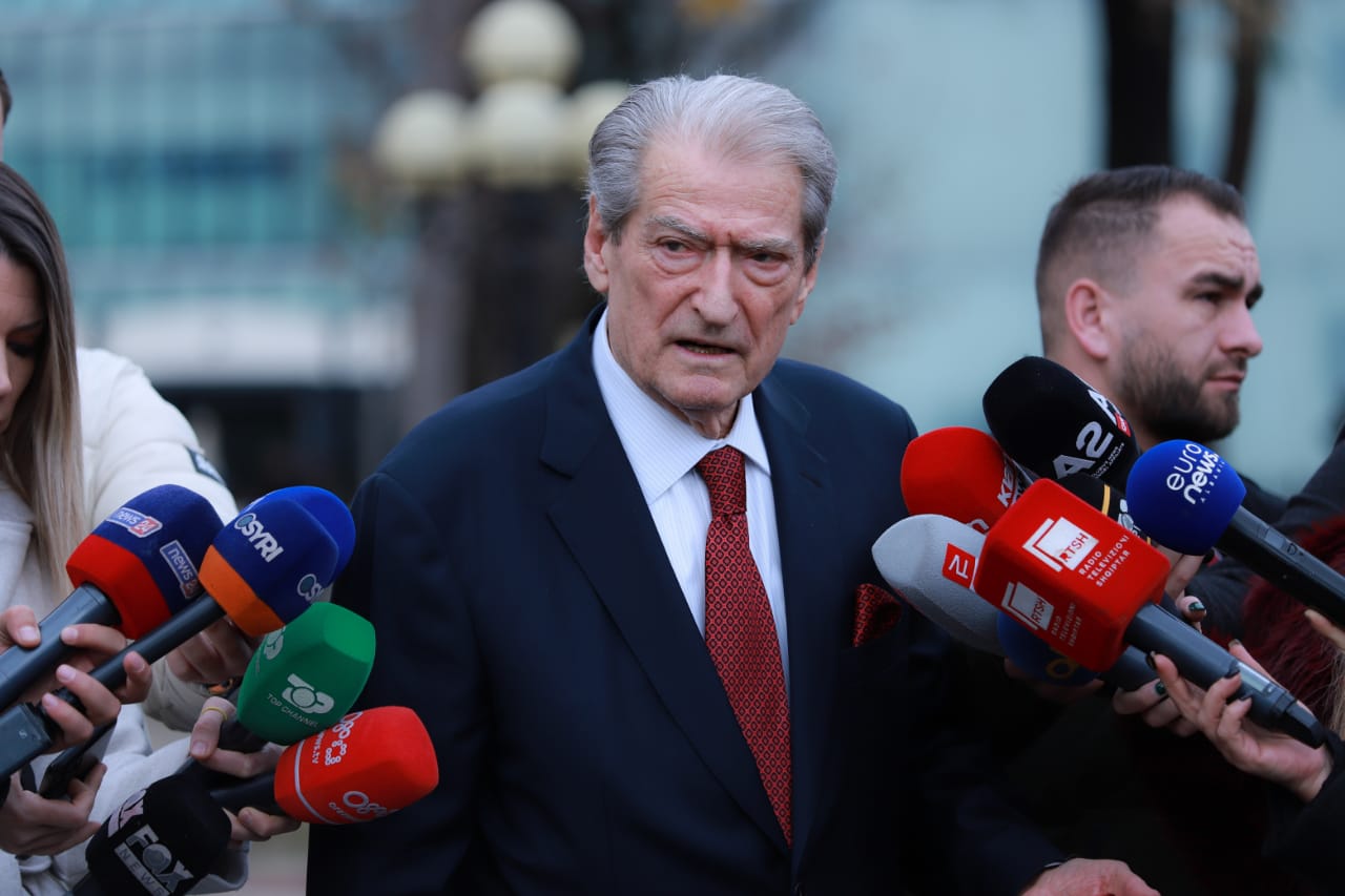 “Janë në shkërmoqje dhe në betejë të brendshme, do pësojnë disfatën më të thellë më 11 maj”