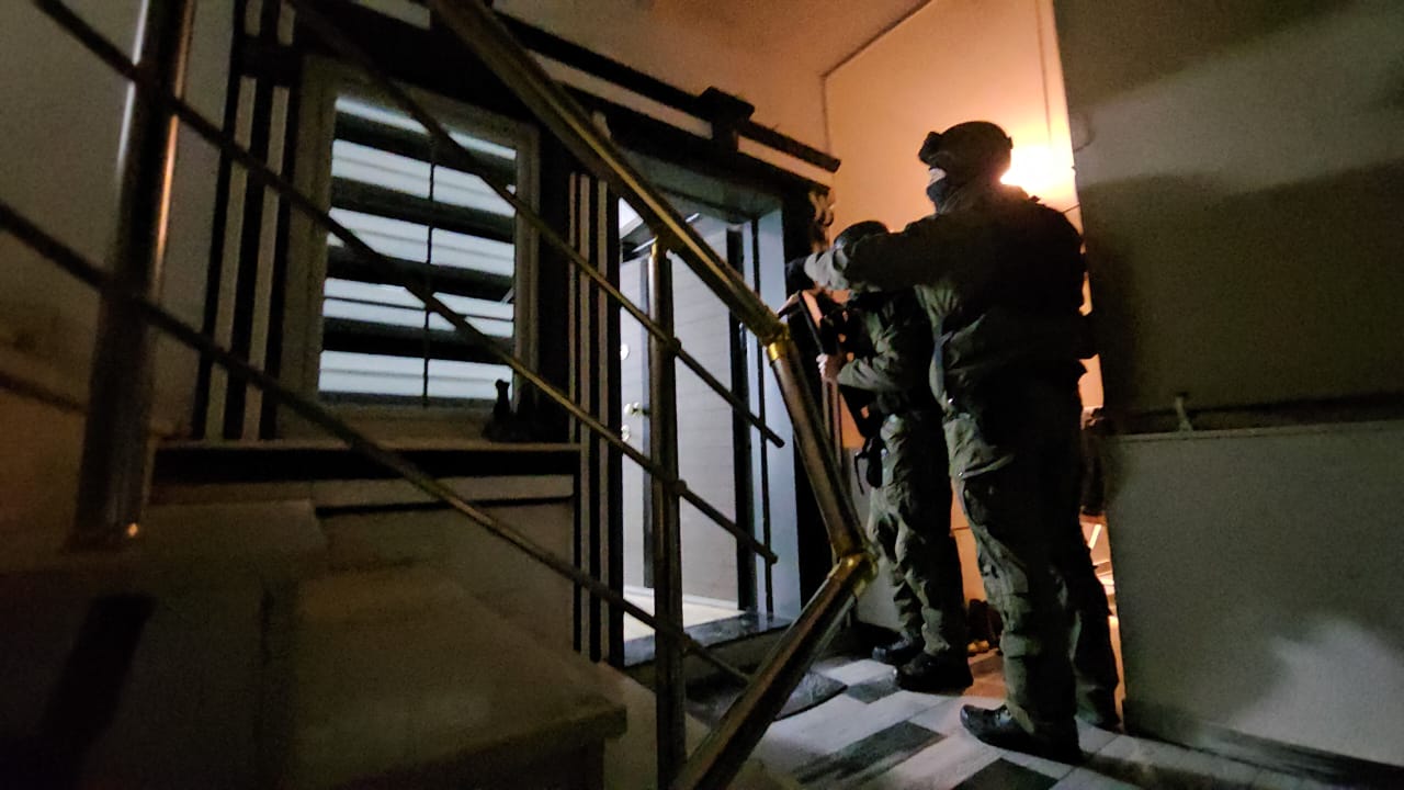 Operacion i gjerë policor në Pogradec. Kapen armë, drogë dhe para