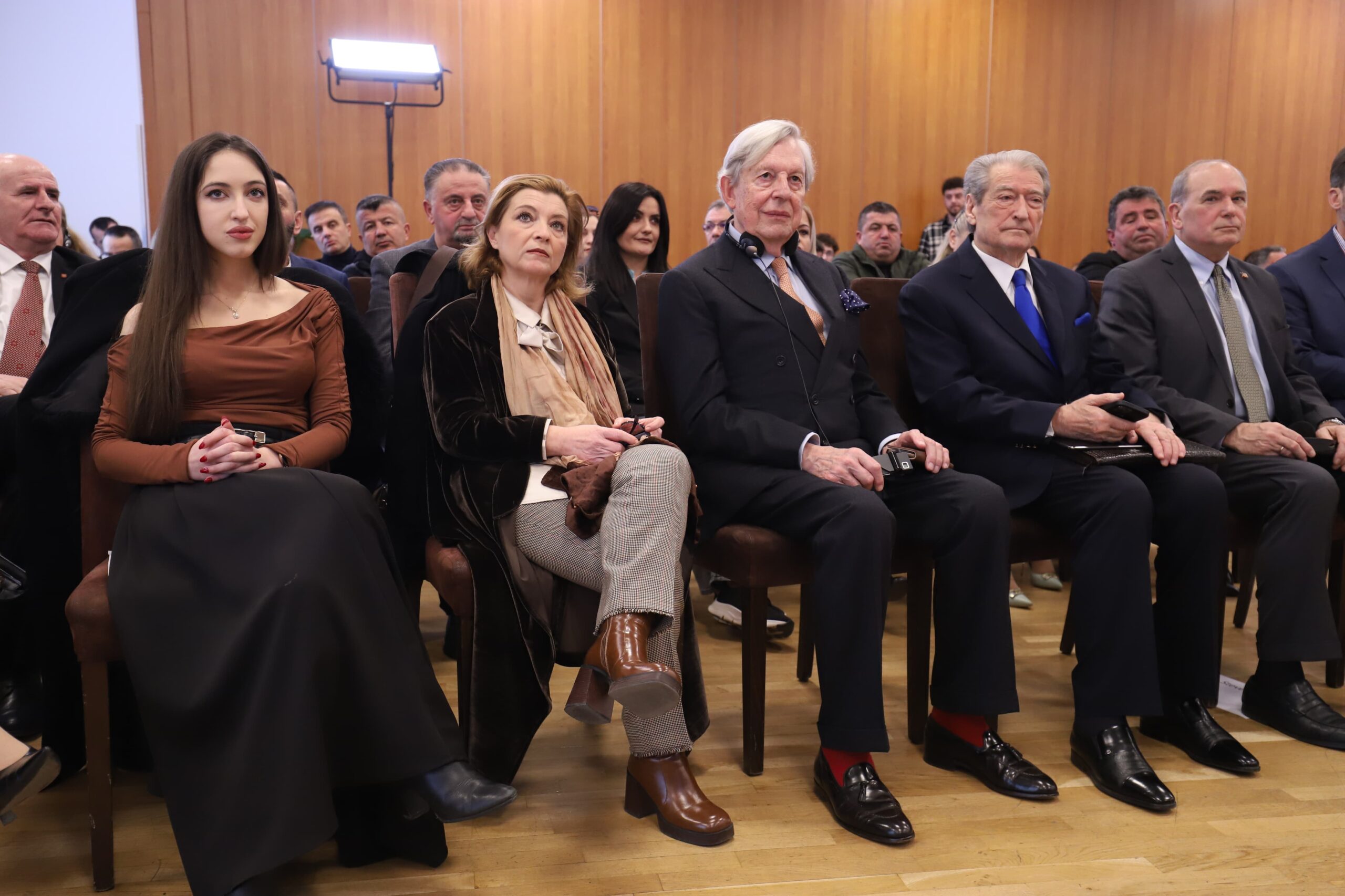 “Shqipëria në emergjencë! Do pregatisim paketën 100 ditëshe, e cila do ketë një efekt çlirues”