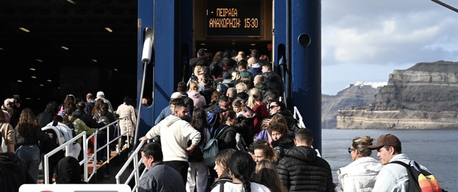 Santorini drejt boshatisjes nga frika e vullkanit. Tragetet plot