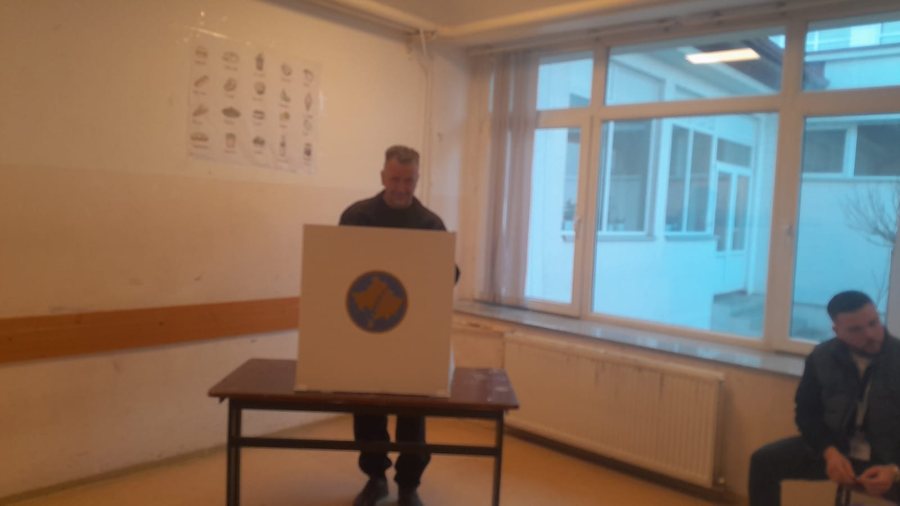 Zgjedhjet në Kosovë, pjesëmarrja e ulët favorizon qeverinë dhe Lëvizjen VV