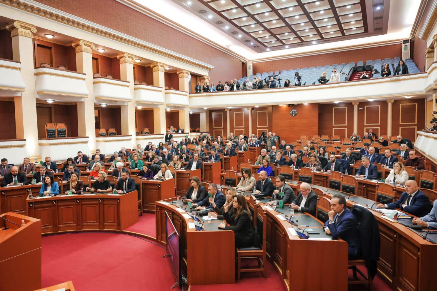 Kalojnë me 108 vota ndryshimet në Kod për votat e emigrantëve