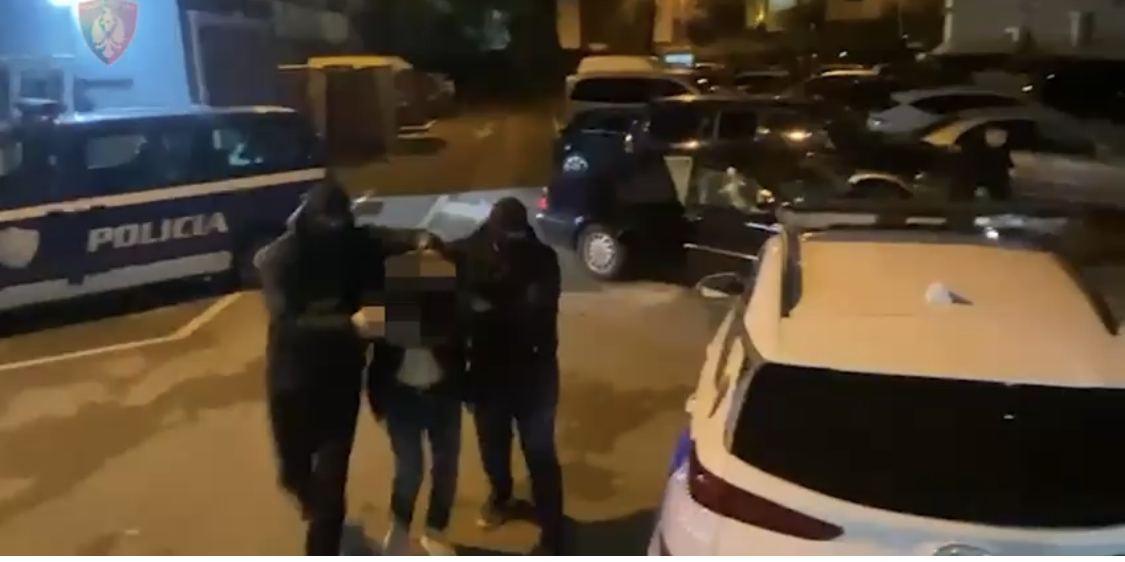 TIRANË/ 27 persona të arrestuar dhe 7 në kërkim, të gjithë shisnin drogë në zona të ndryshme të qytetit