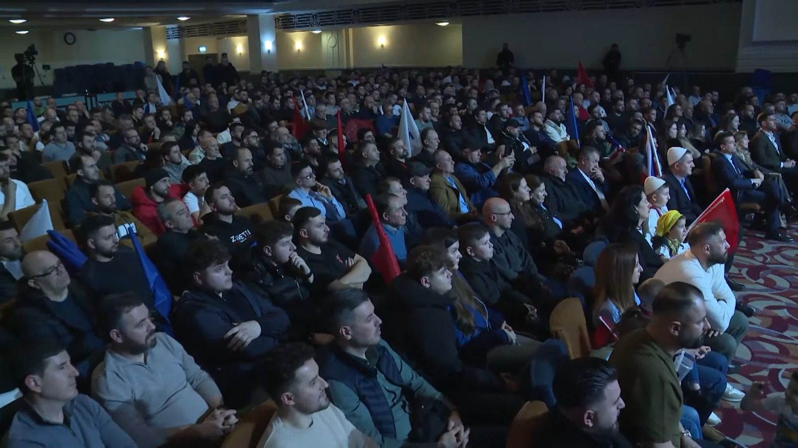 Agron Shehaj, takim entusiast në Londër: Koha për t’u shkëputur nga e kaluara! Vota për Partinë Mundësia, vota me vlerë!