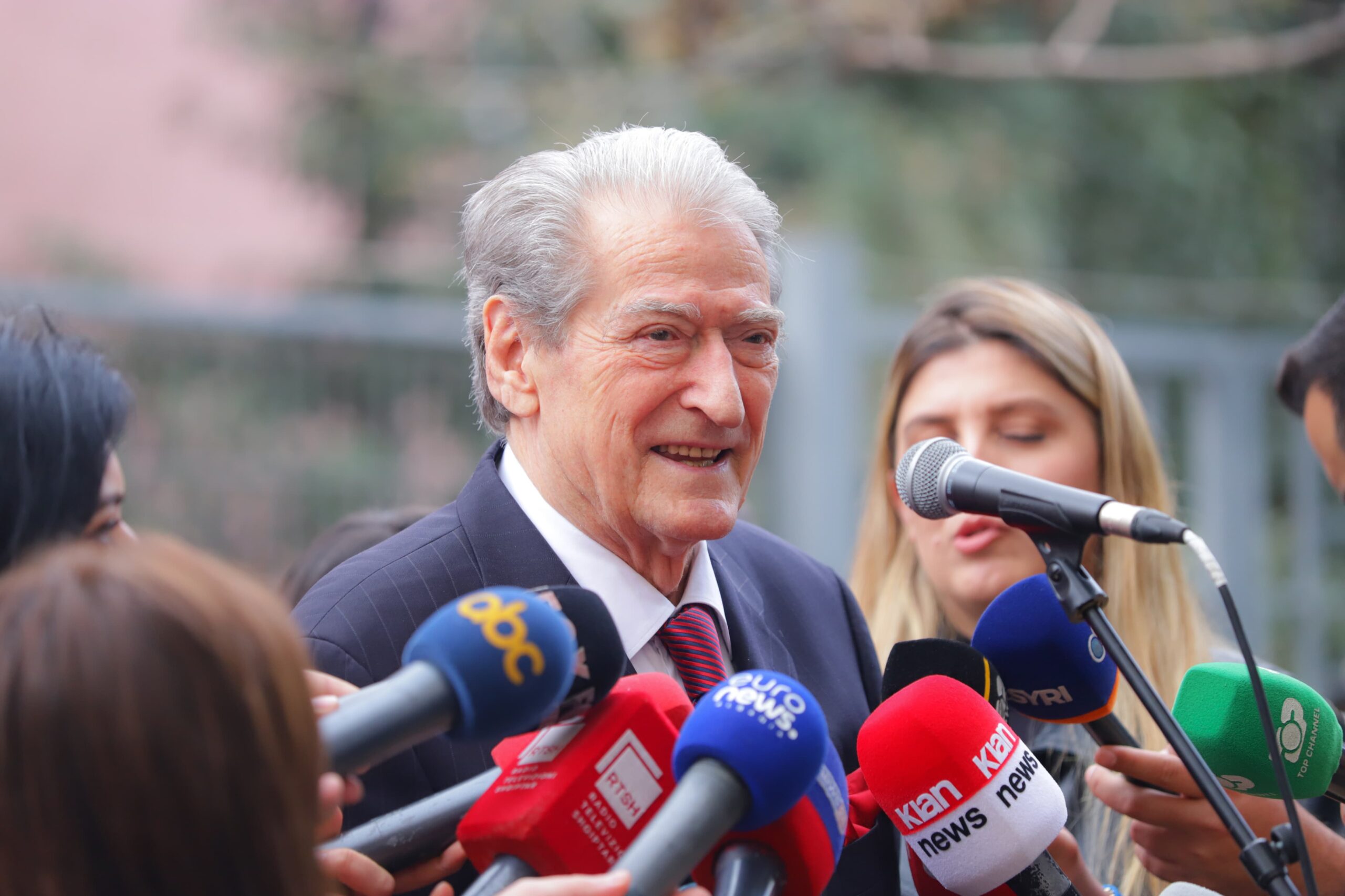 “Ja si bën pazare Suel Çela me dosjet e Skapit”, gjetjet e Berishes