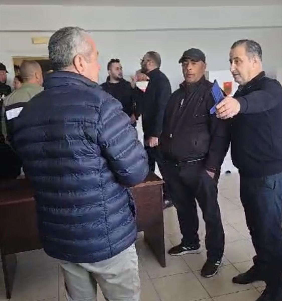 PD zhvillon primaret për kandidatët për deputetë: 289 persona në garë në 12 qarqe