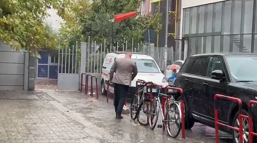 E dha dorëheqjen papritur kryetari socialist i bashkisë