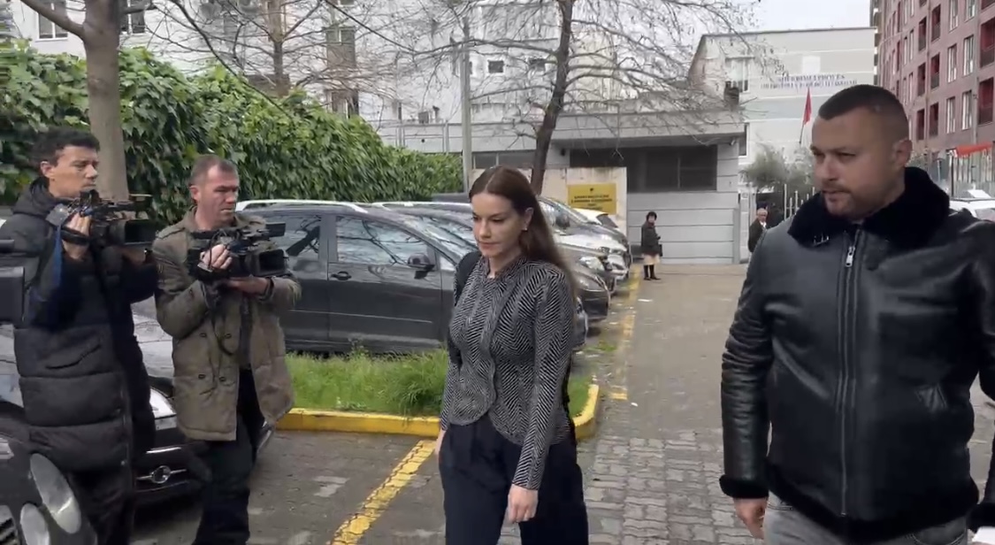 PAMJET/ Vendimi për Ajola Xoxa shtyhet për nesër, paraqitet në SPAK