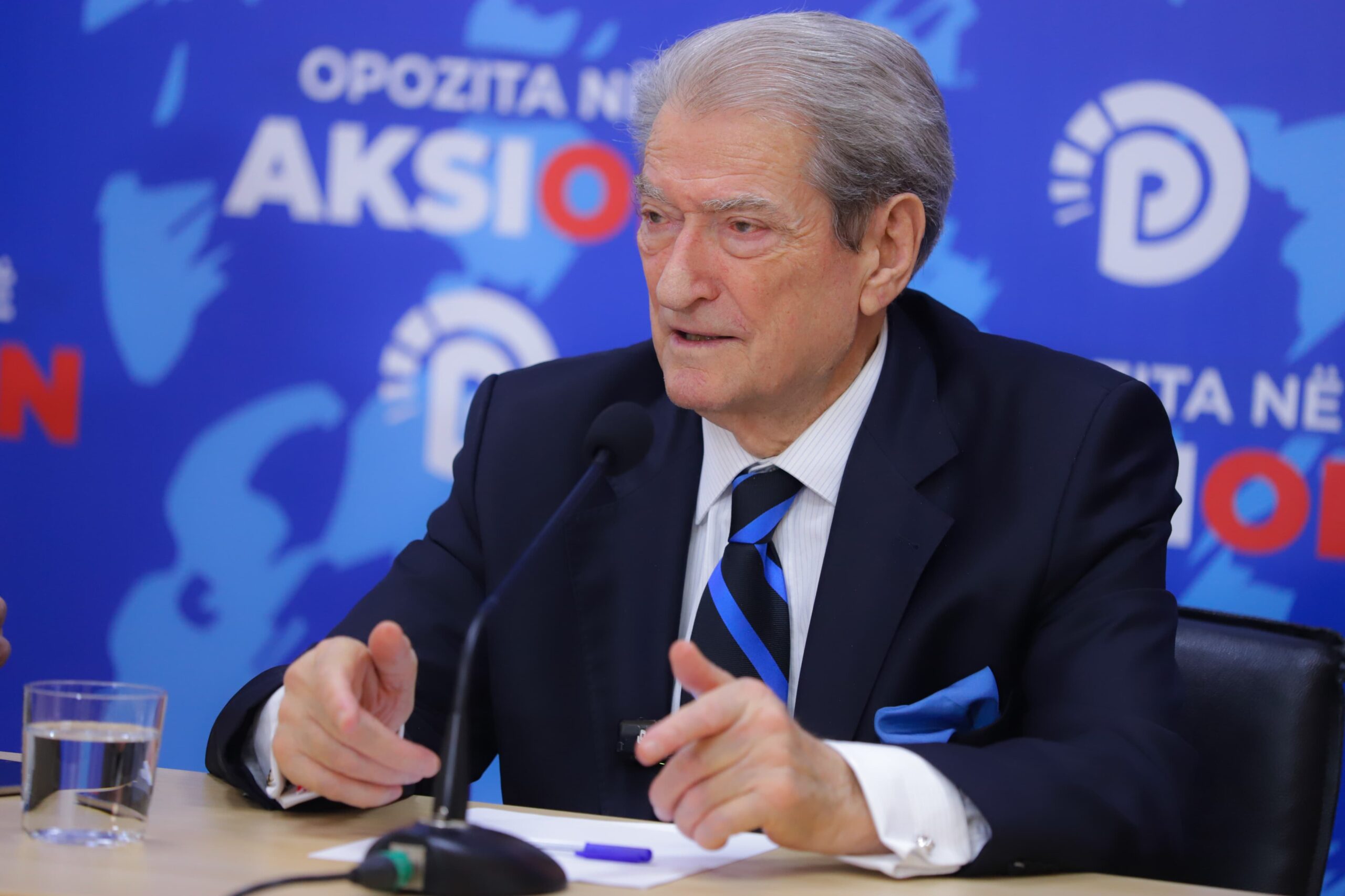 Gazetari Maho publikon dokumentat e rrëmbimit të tokës në Vuno nga Rama. Deklarata e Berishës