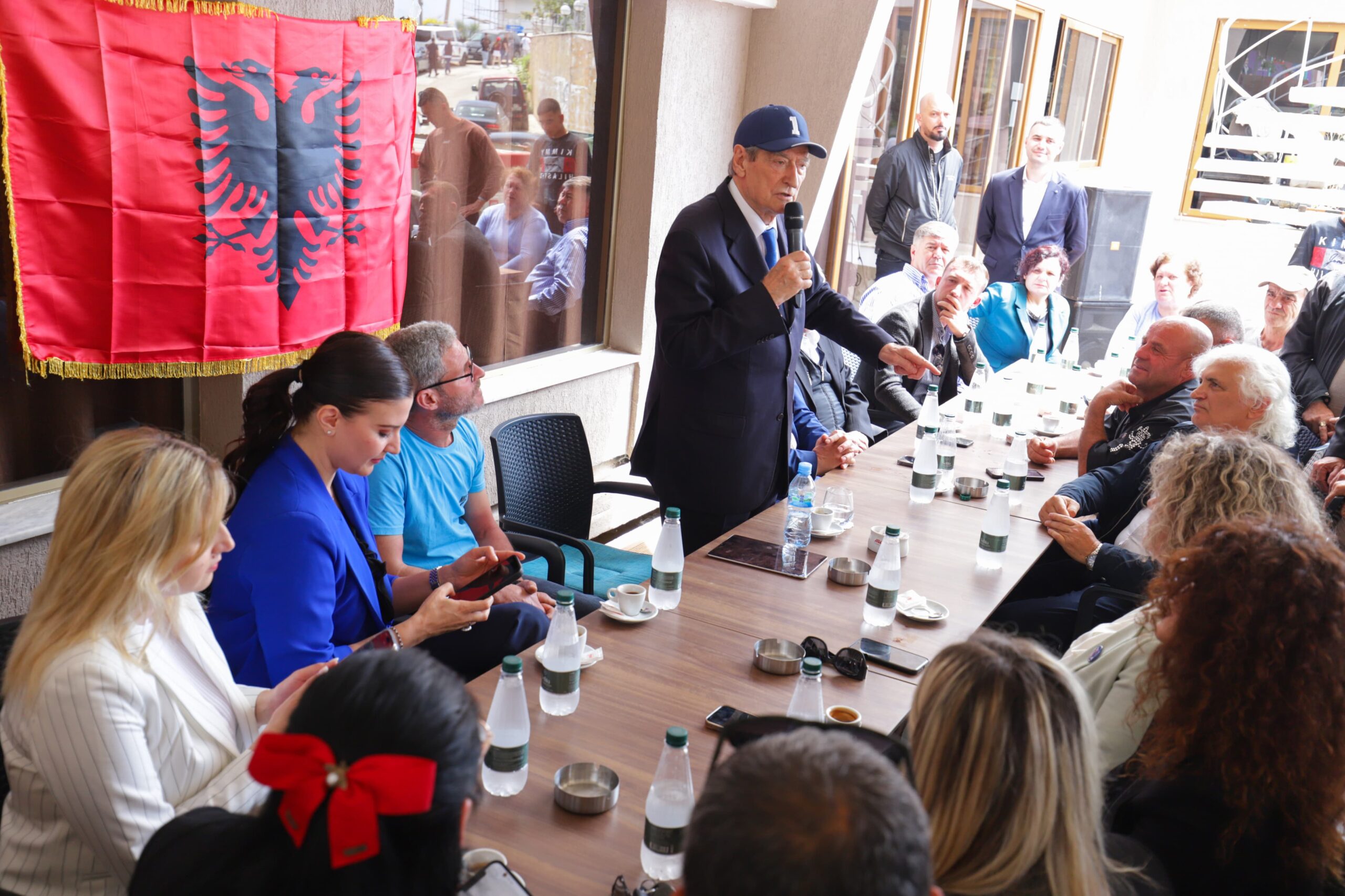 Berisha: Edi Rama ngjason me atë hajdutin që vjen dhe të bën për të qeshur, ndërkohë që të ka futur dorën dhe të ka marrë kuletën