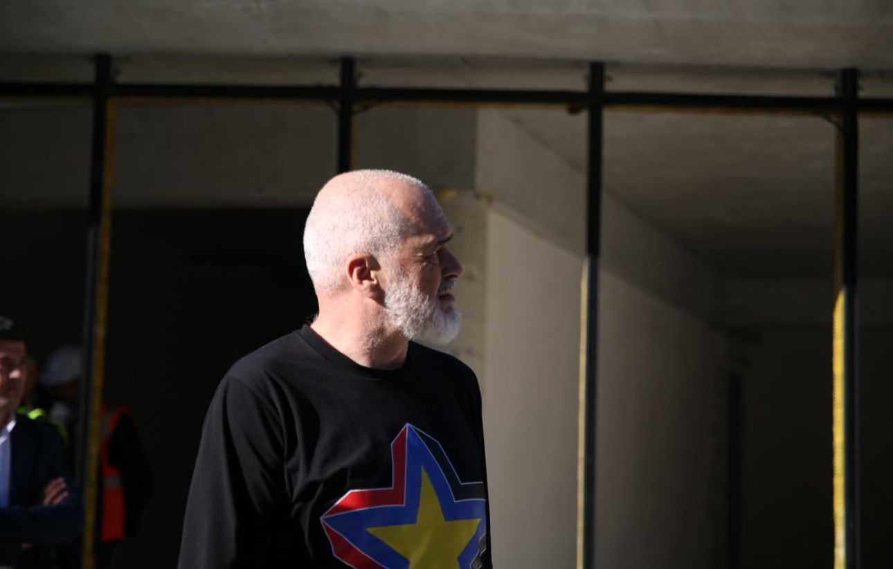 Rama refuzon të kërkojë falje, orientoi të miturit drejt ‘Edi Rama nudo’