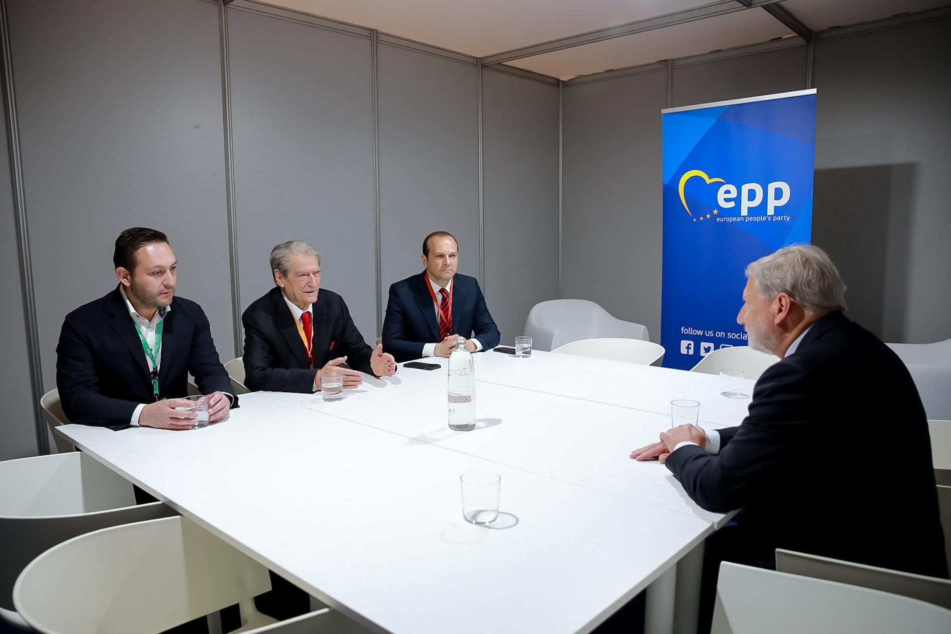 Berisha takon Komisionerin e BE/ Hahn: Do ngre zërin për të gjitha problematikat e PD