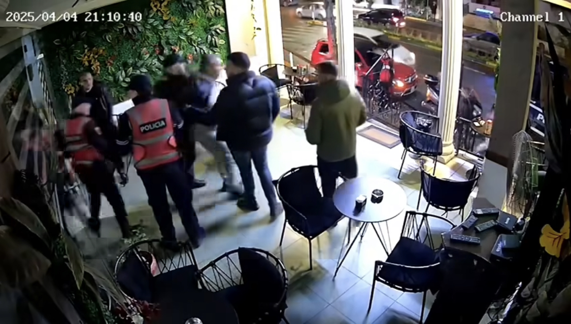 VIDEO/ Policët dhunojnë e tërheqin zvarrë kreun e Ballit Kombëtar, Adriatik Alimadhi