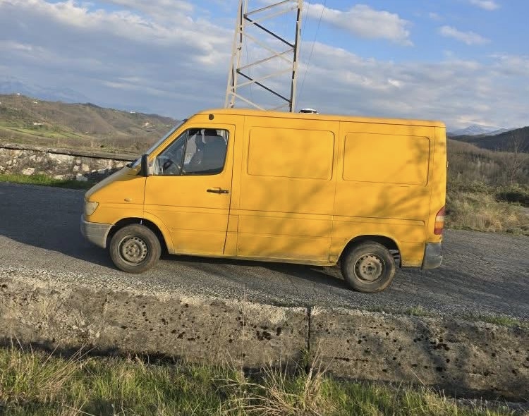 Policia e Matit nuk e kalon provën, furgoni shkon te policia dhe jo policia tek furgoni