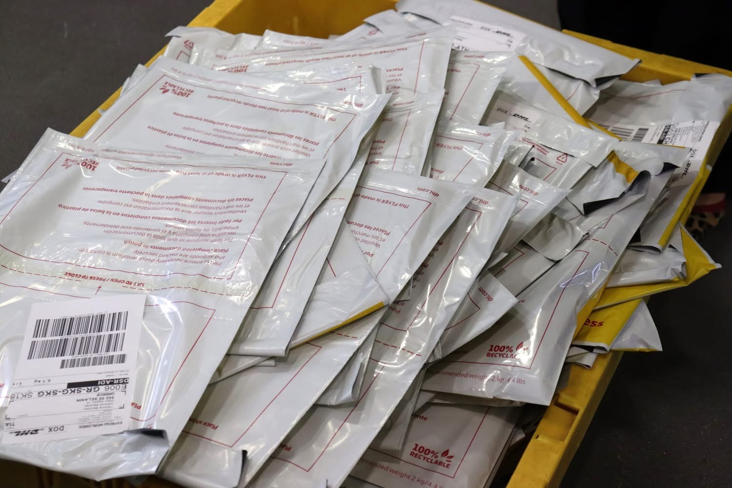 FOTO/ Celibashi siguron për votën e diasporës, vijnë zarfat e parë