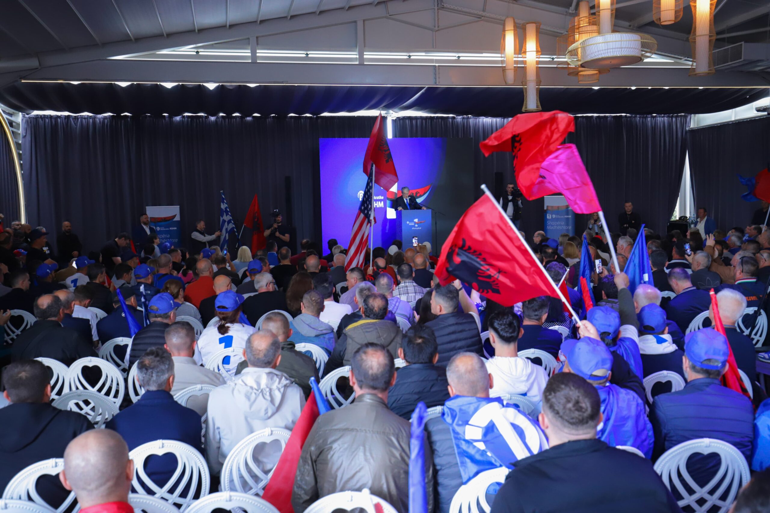 Në Ersekë vetëm një lindje, Berisha trondit emigrantët në Selanik: Në 2030 do të ketë vetëm një fëmijë në klasë të parë