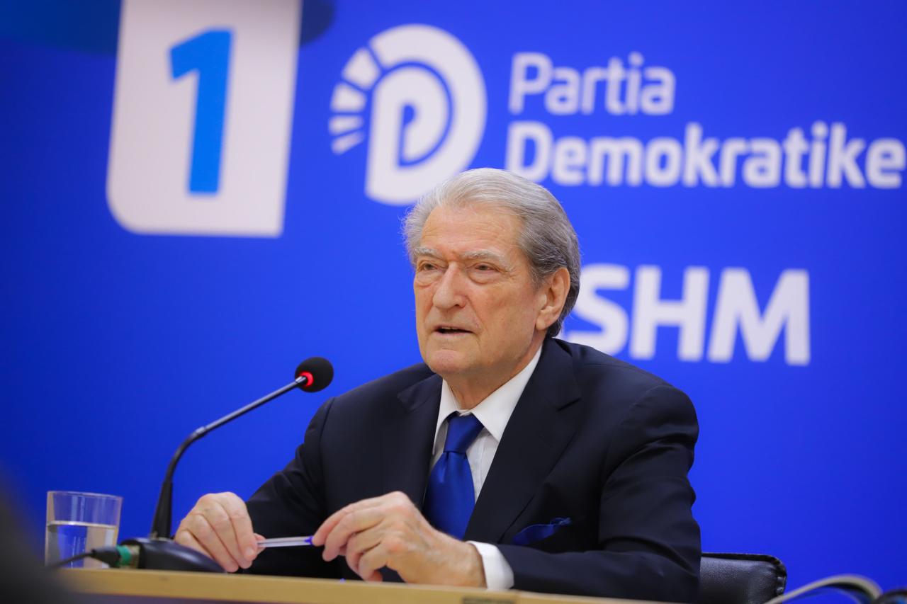 Berisha: Do bëjmë revolucion fiskal. Nga ky sistem i ri, rrogat do rriten vetvetiu me 13 përqind