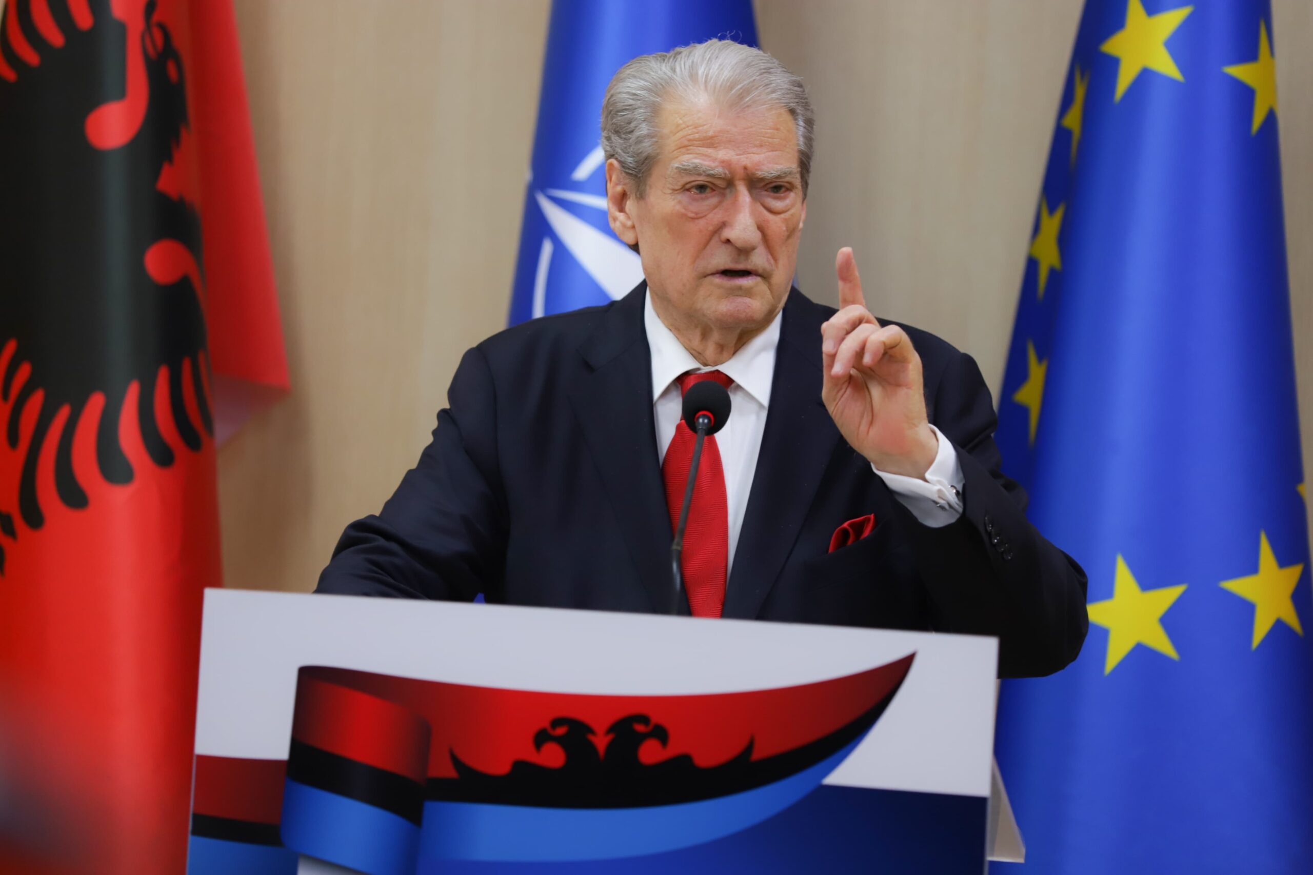 Berisha pyetet për dorëheqjen, si u përgjigj kryetari i PD