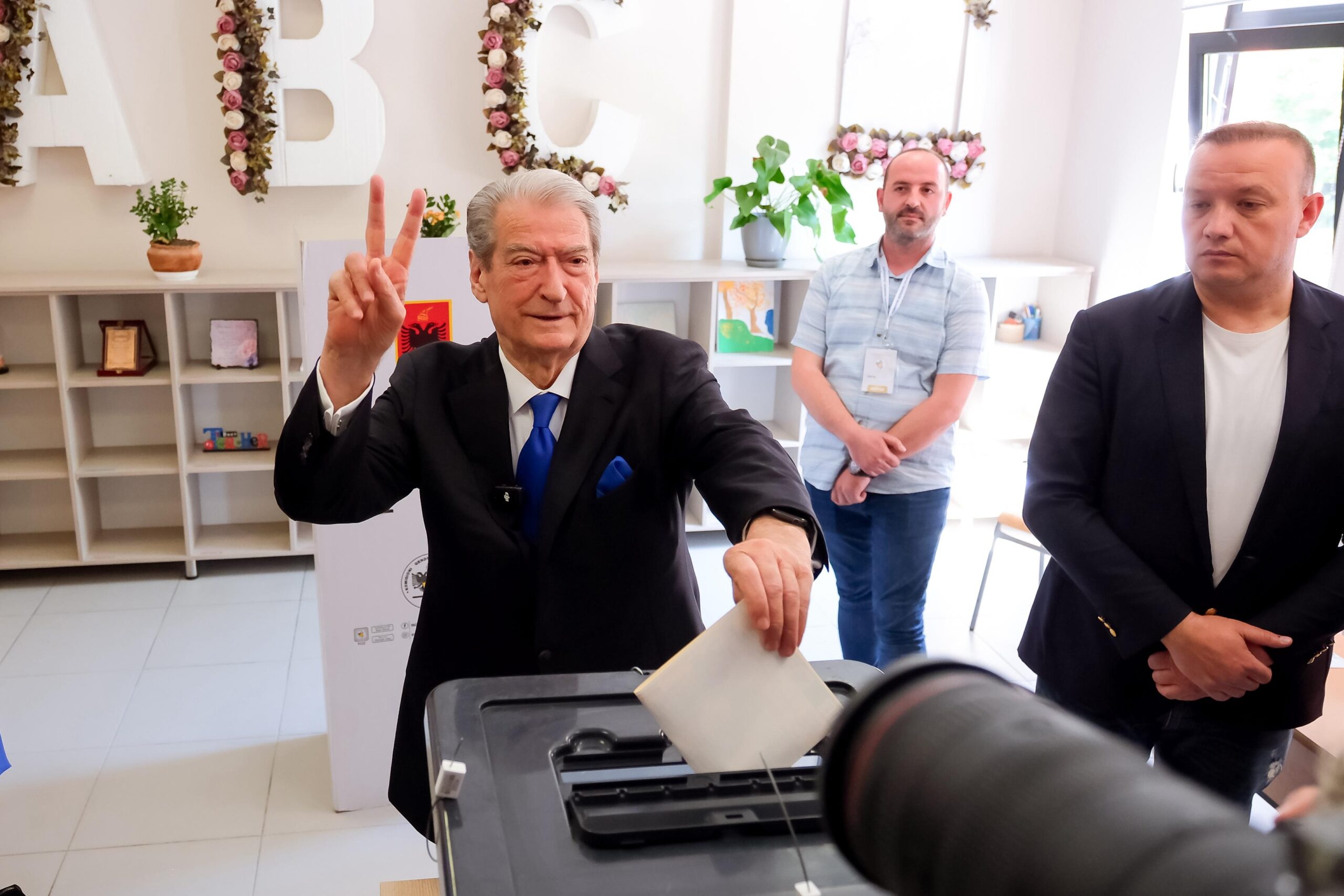 Aleanca më e madhe e partive të djathta në botë uron Berishën: Suksese dhe fitore