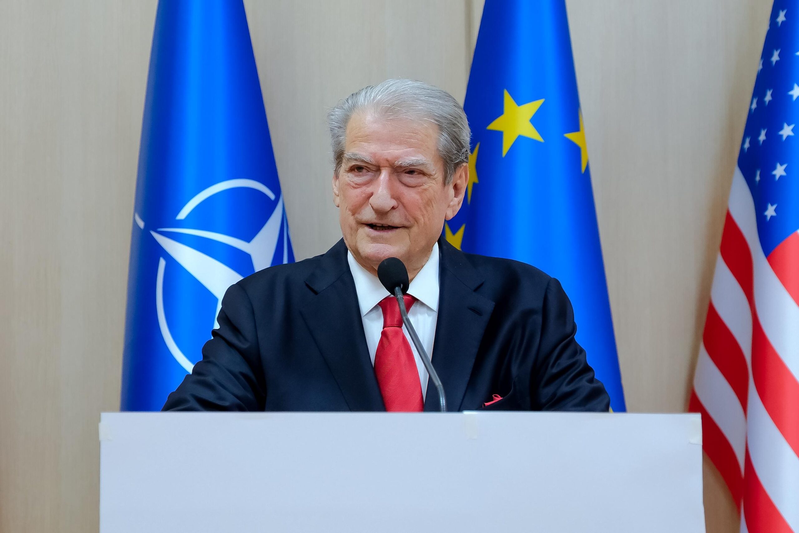 Berisha flet pak minuta pas mbylljes së votimit: Ka një rritje të ndjeshme të elektoratit tonë, askush nuk mund të ndikojë në vullnetin e sovranit