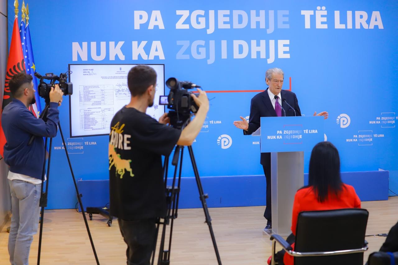 Masakra elektorale me votat e diasporës/ Berisha tregon shifrat ‘identike’ të manipulimit në Vlorë dhe Fier