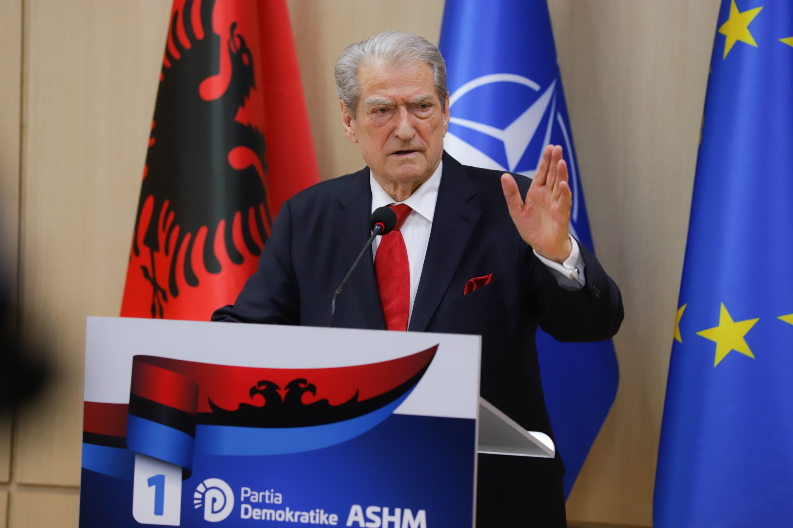 Berisha nxin zgjedhjet, deklaron manipulimin e blerjen masive, lajmëron protestë të madhe në ditën e samitit të BE në Tiranë