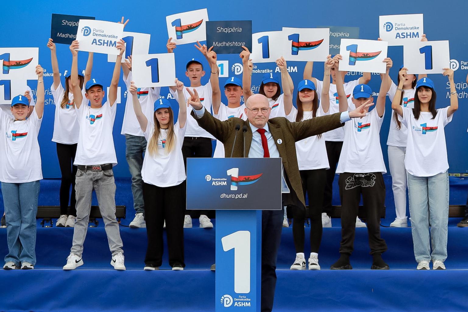 Philip Griffin: Dr. Berisha nuk do të ndalojë së luftuari derisa të marrë Shqipërinë mbrapsht nga politikanët e korruptuar