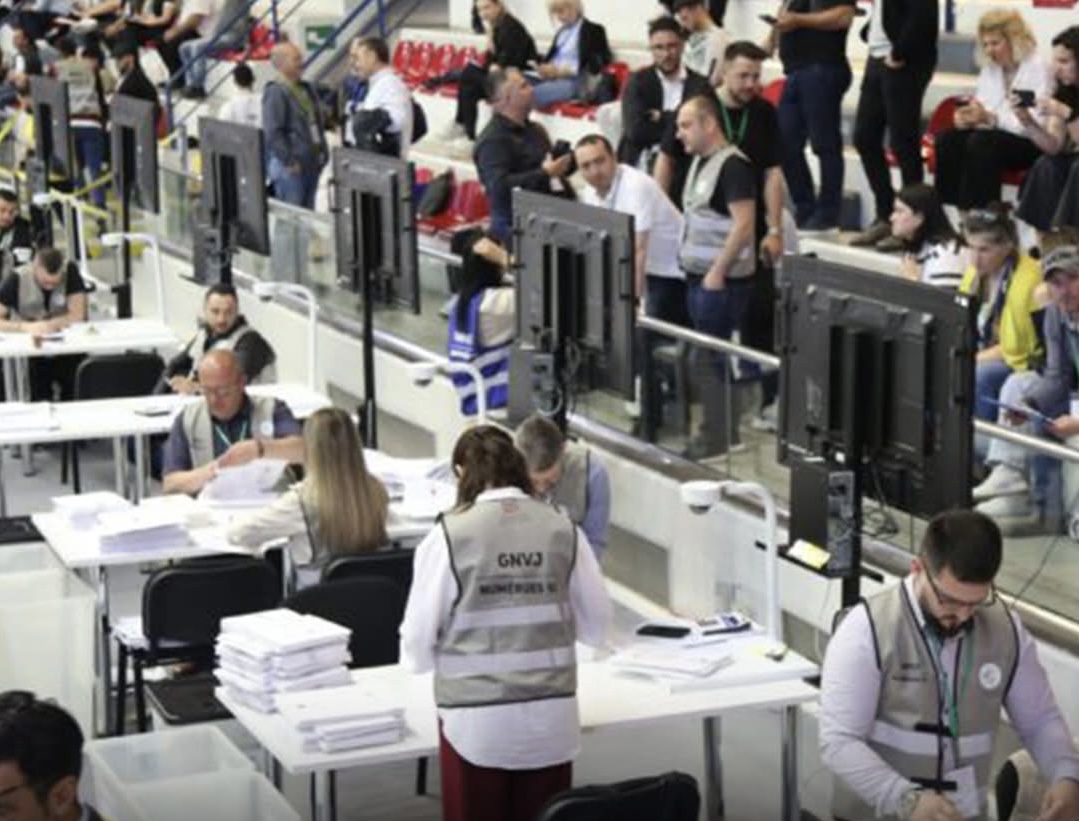 Përmbysje në emrat e njohur: Emra të rinj hyjnë në Kuvend, shumë politikanë të vjetër mbeten jashtë