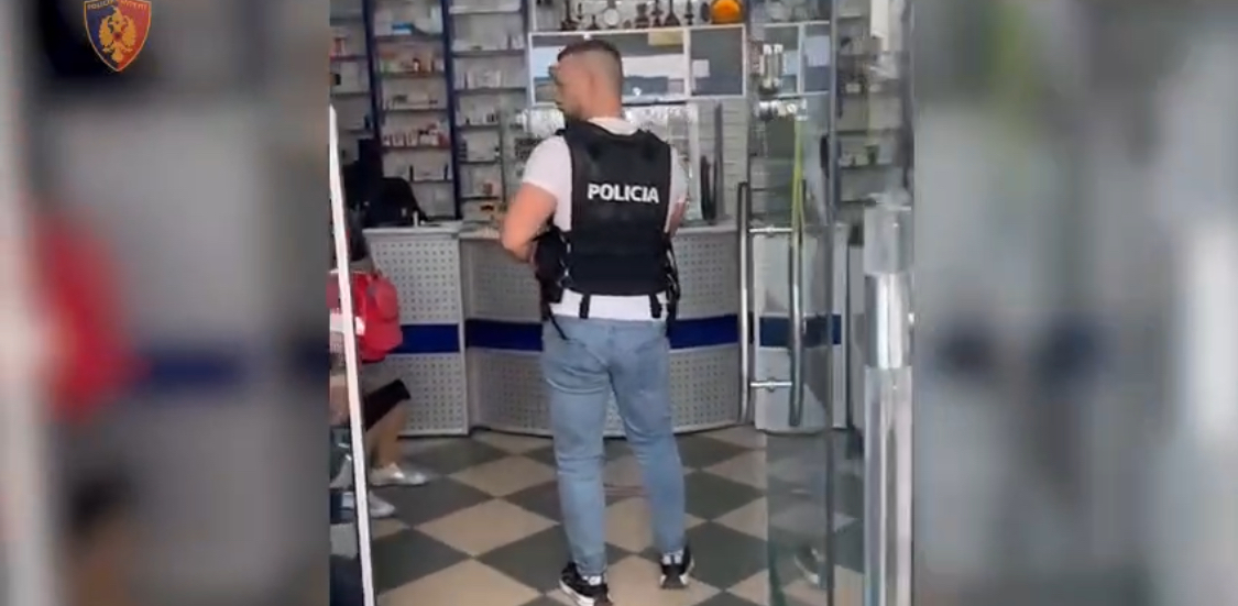 Policia vë në pranga farmacistët në Fier