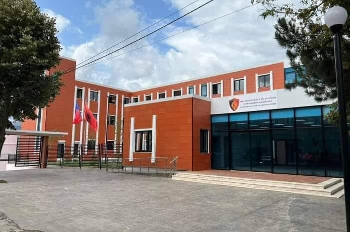 FAKT & FAKE/ Cili është lajmi, ai që ndodh në titull, apo ai që ndodh në fund të tekstit të kronikës