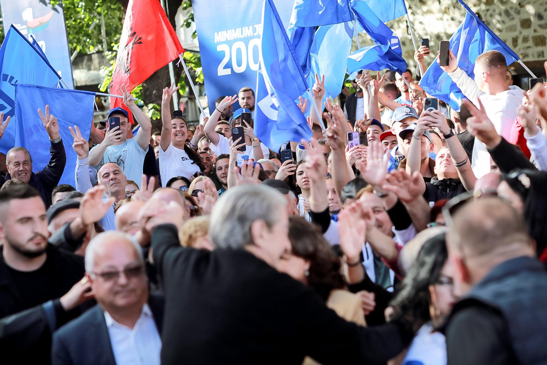 Berisha në Korçë: Na duhen 100 ditë për të firmosur së bashku kthesën vendimtare