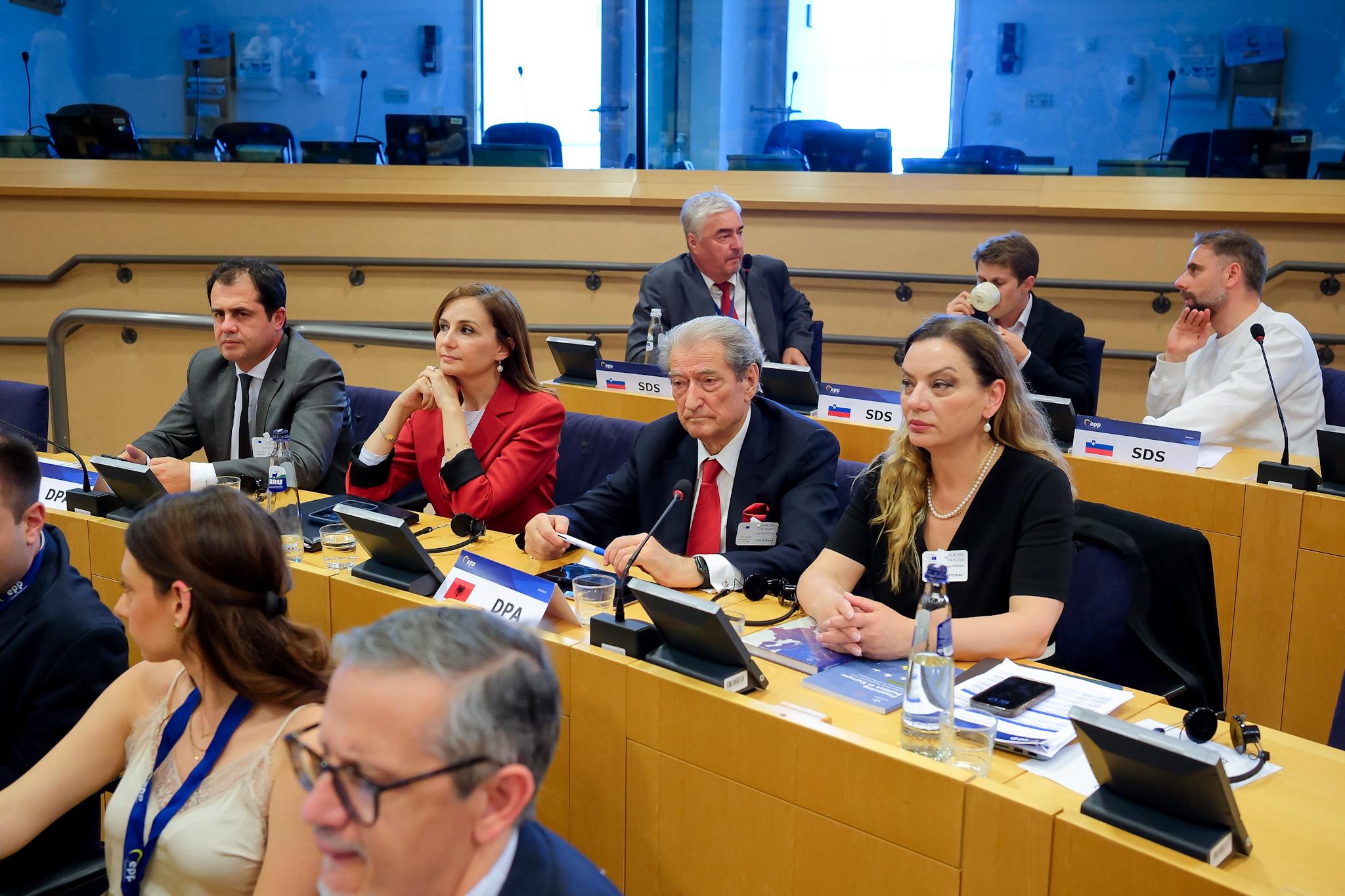 Berisha, takime në Parlamentin Evropian, rruga drejt BE kalon nga zgjedhjet e lira