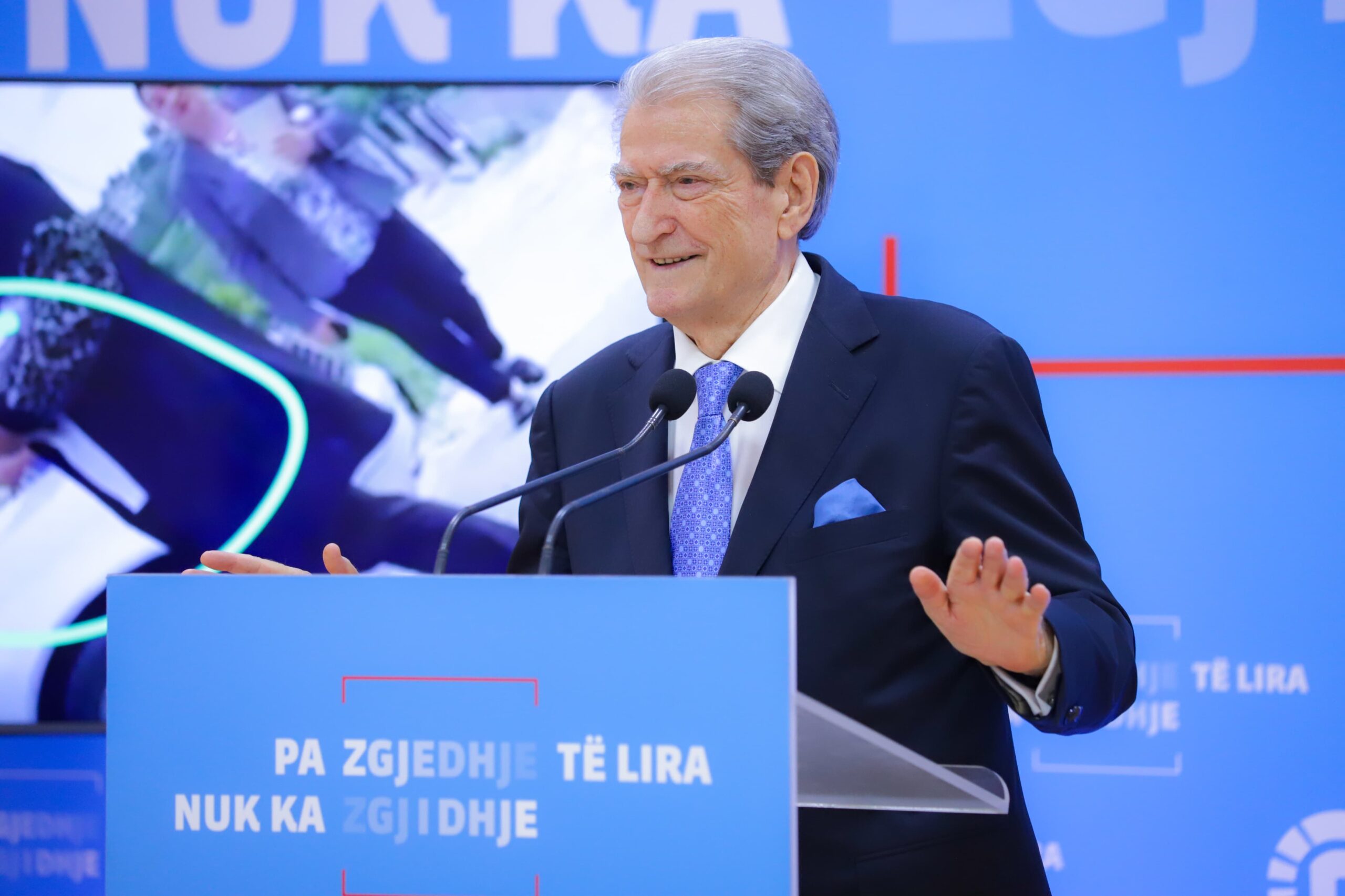 Berisha denoncon me video blerjen e votave në Tiranë: Ky është momenti i ndarjes së parave. Personat janë identifikuar