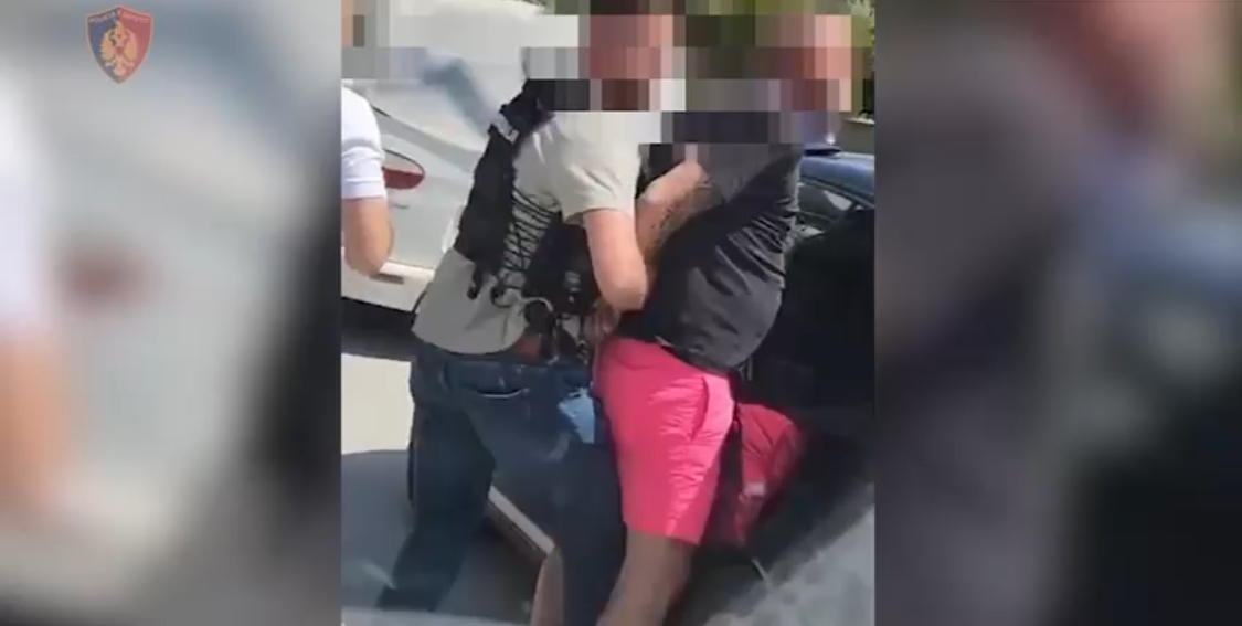 Punonjësi i OSSH kapet duke ndërhyrë në rrjetin elektrik, arrestohet edhe shoqëruesi i ‘burgosur’