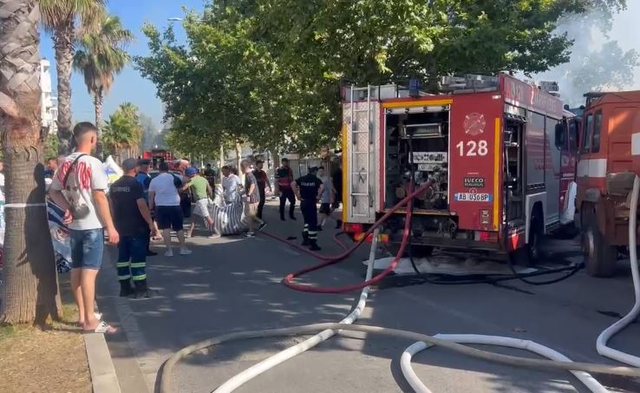 Pse mori flakë tregu në plazhin e Durrësit, 20 dyqane në flakë