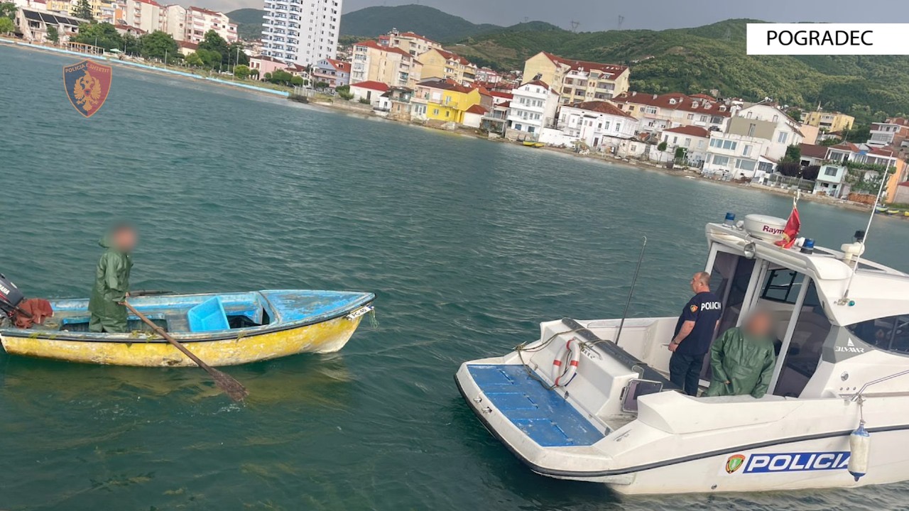 Ne rrezik dy peshkatarët në liqenin e Pogradecit