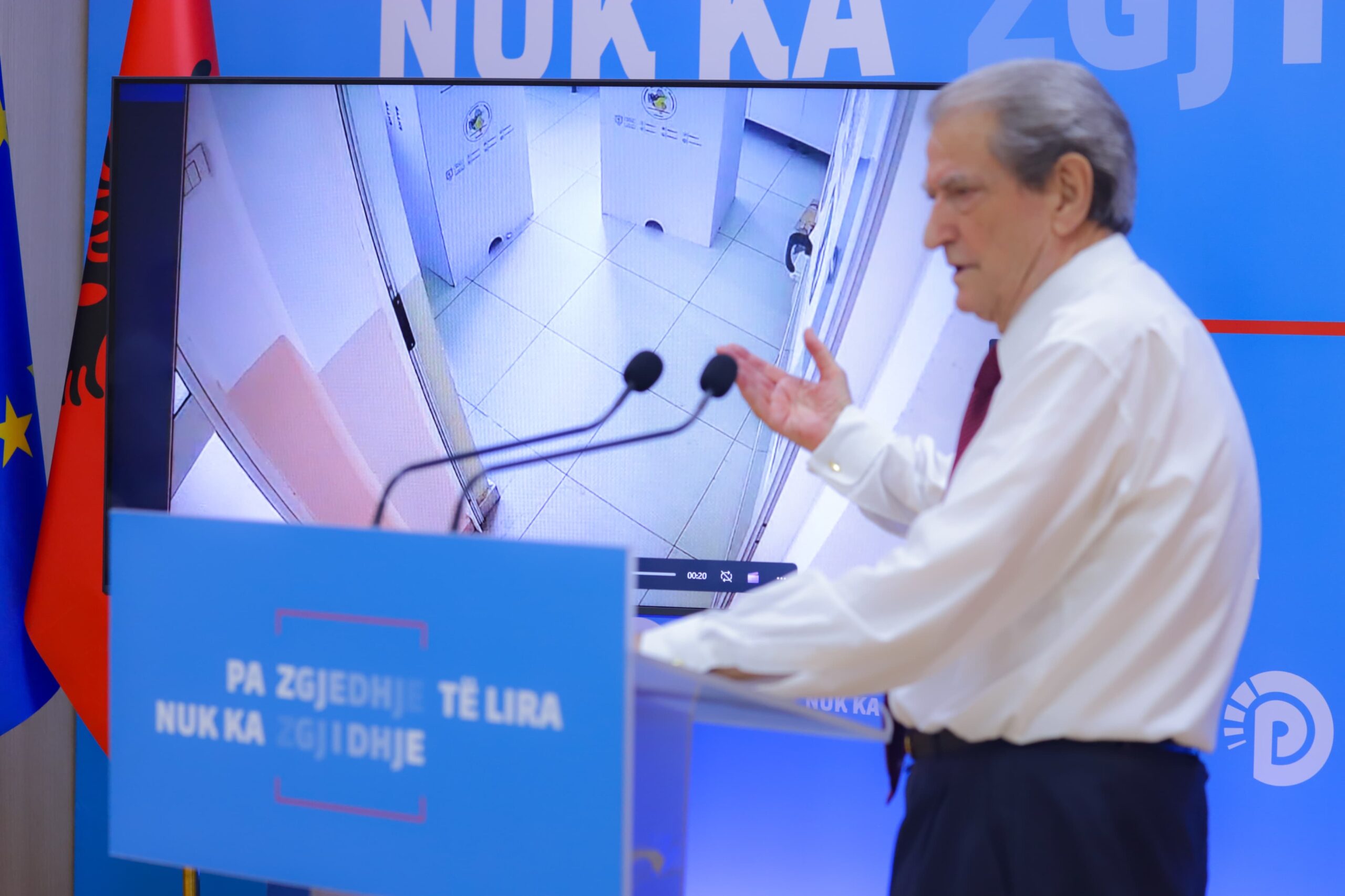 Videot nga votimi në Krujë: Shihni se si u votua, ndërkohë që policia patronazhiste i kontrollonte me kamera mbi kokë