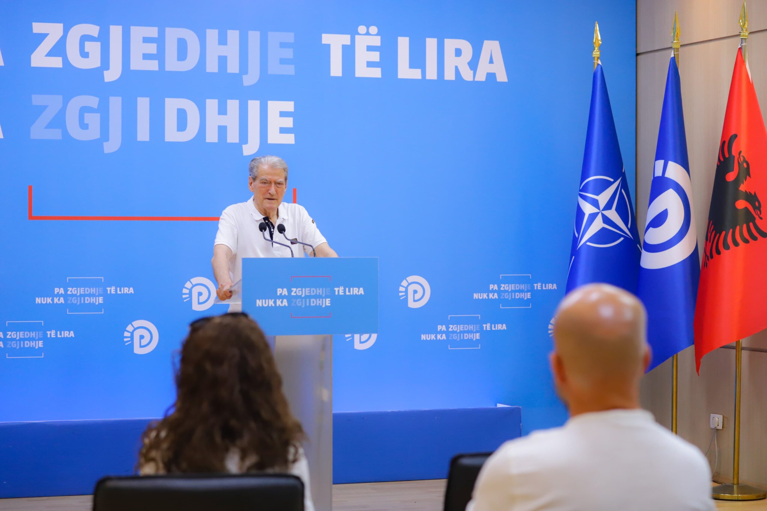 Akuza e Berishës: KQZ zhvendosi 350 kuti votimi nga magazinat veta drejt një ambienti privat