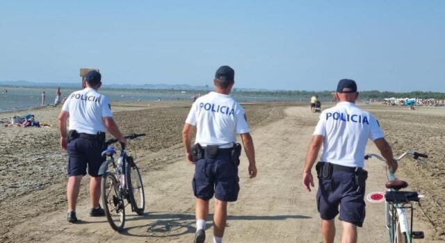 Nënë e bijë nga Ukraina rrezikuan mbytjen në Vlorë. Në gjendje të rëndë