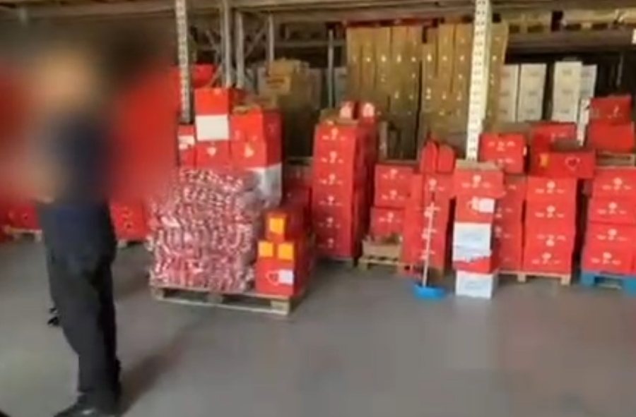 Magazinë në Vorë, falsifikonte skandecat e ushqimeve, helm në dyqane për banorët