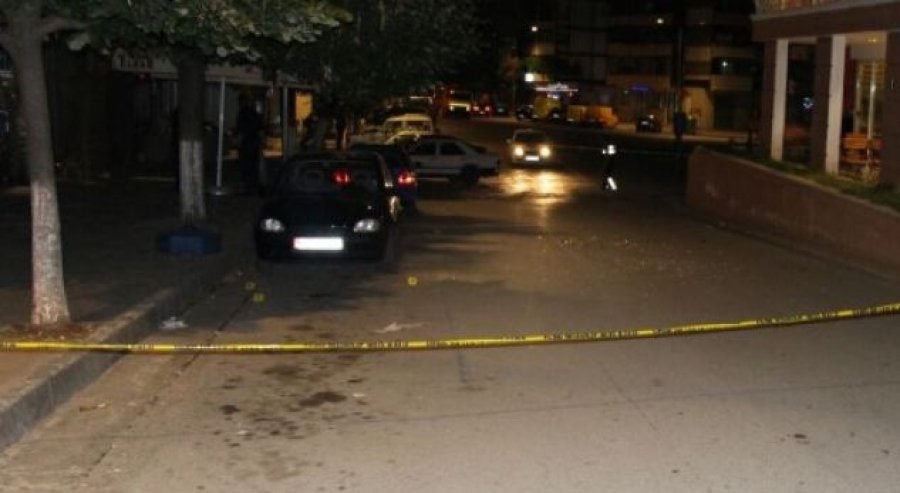 Hidhet në erë makina në Sarandë, eksplozivi ka lidhje me 2 plagosjet. Emrat