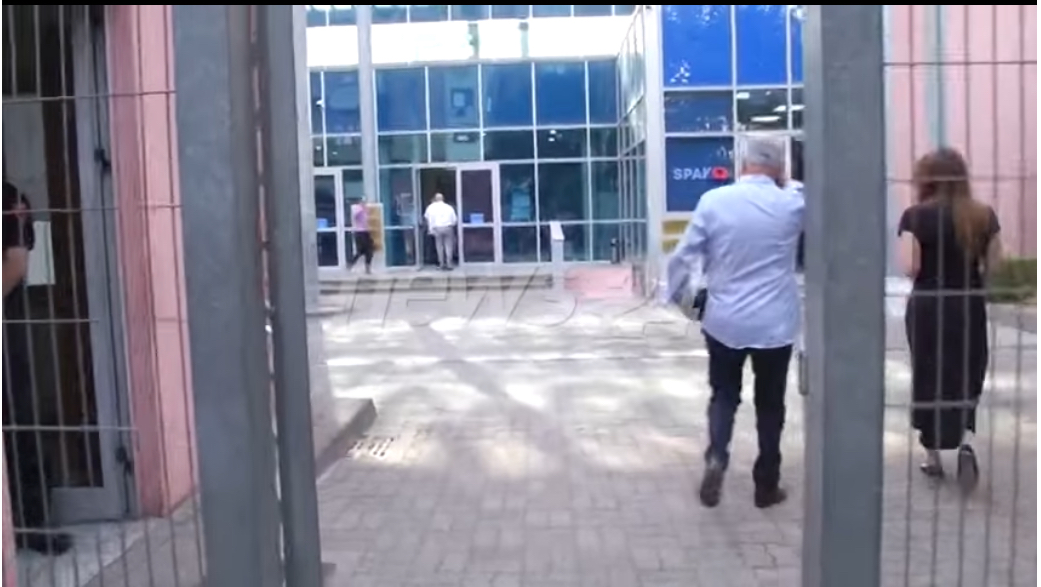 Ajola Xoxës i komunikohet zyrtarisht akuza